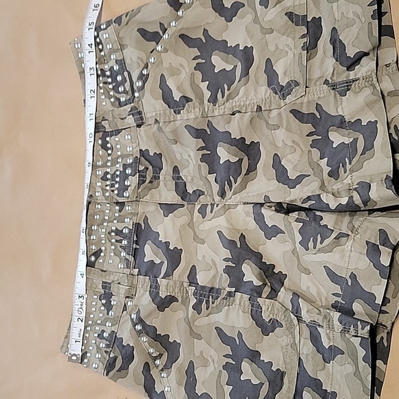 INC International Concepts Size 0 Camo Stud Embellished Shorts, Exc. Used Cond. - Picture 3 of 9